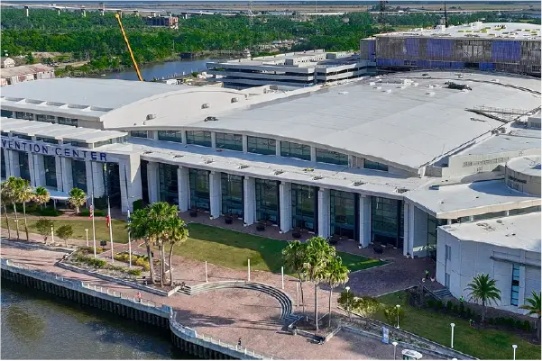 Commercial building with tpo roofing installed